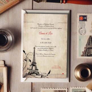 Faire-part de mariage vintage avec Tour Eiffel et fond effet parchemin. Un modèle romantique et parisien, idéal pour un mariage chic sur le thème du voyage ou de l’amour.