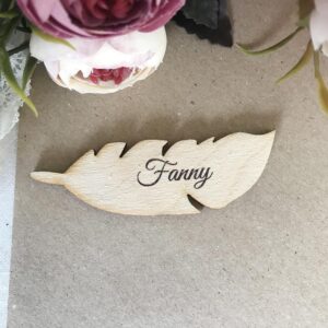 Porte nom en bois - Forme plume